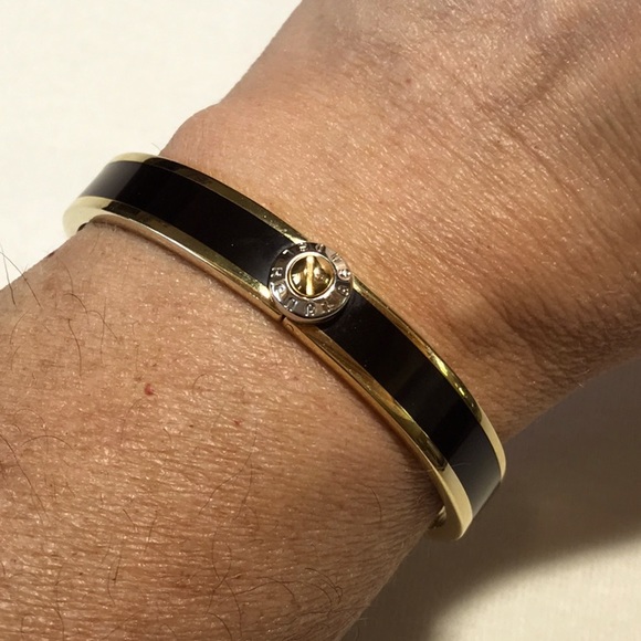 henri bendel Jewelry - ❤️ Classic Henri Bendel Oval Bangle Bracelet ❤️